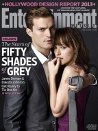 Portada de EW con la primera foto oficial de los protagonistas principales de "Fifty Shades of Grey"
